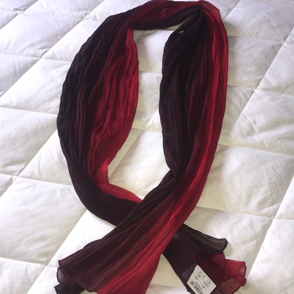 NWT Red/burgundy ombré scarf